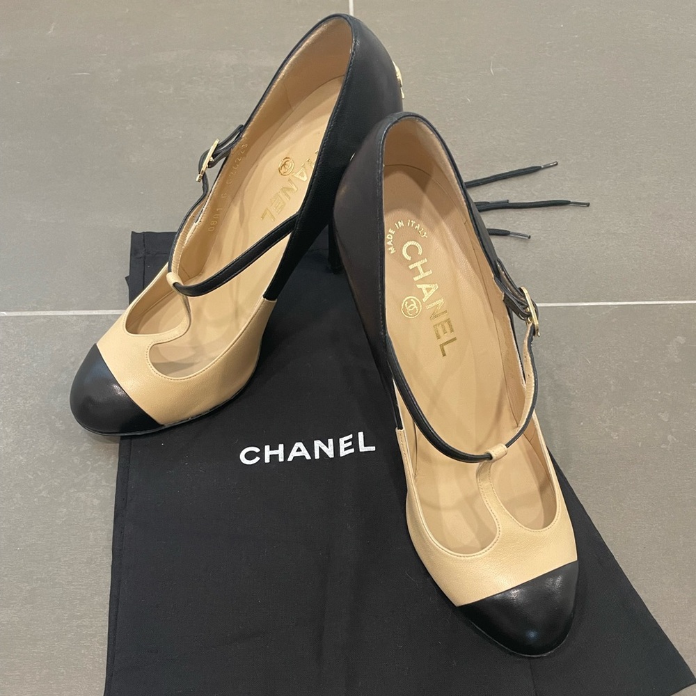 Chanel Two-Tone Black and Cream Heels